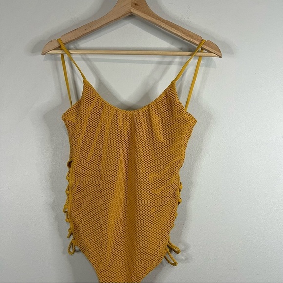 billabobg meshin with you yellow meash one piece swimwuit size medium - Picture 7 of 7